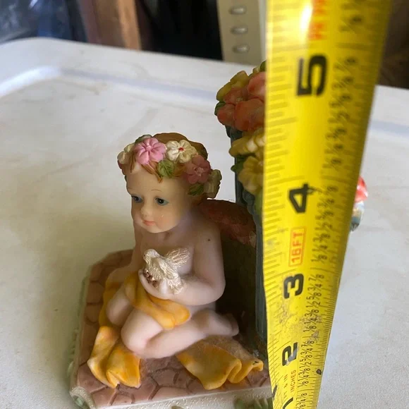 Figure, Cherub Angel w/Floral Accents - Picture 4 of 5